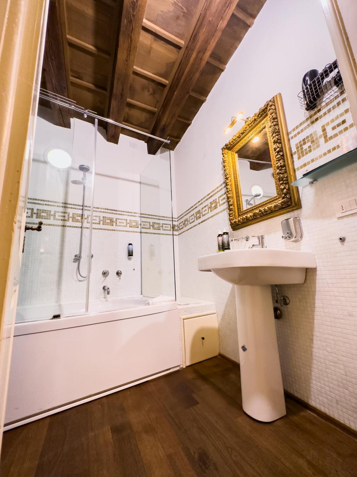 Truly Verona - Delle Erbe Suites Exterior photo