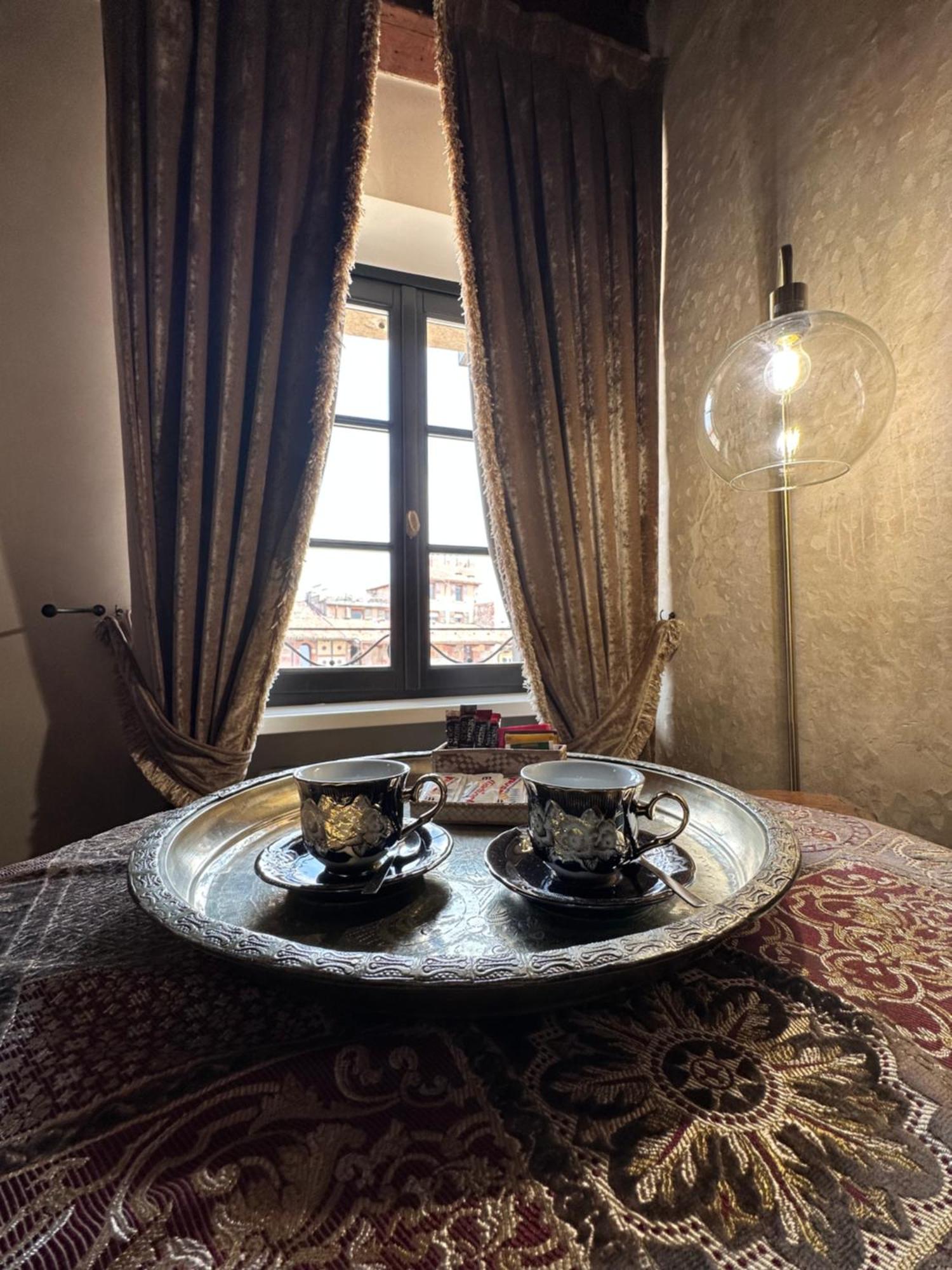 Truly Verona - Delle Erbe Suites Exterior photo