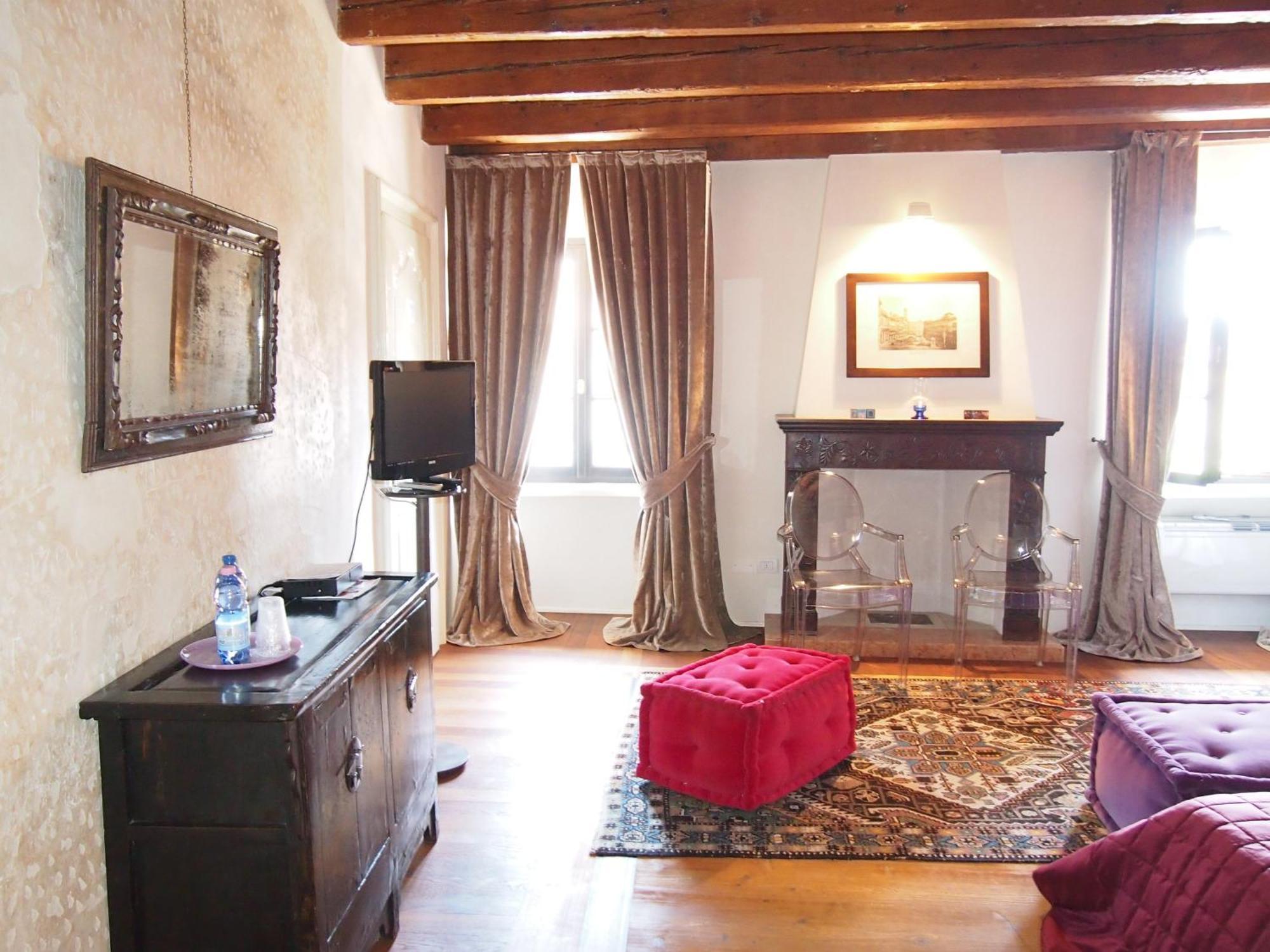 Truly Verona - Delle Erbe Suites Room photo